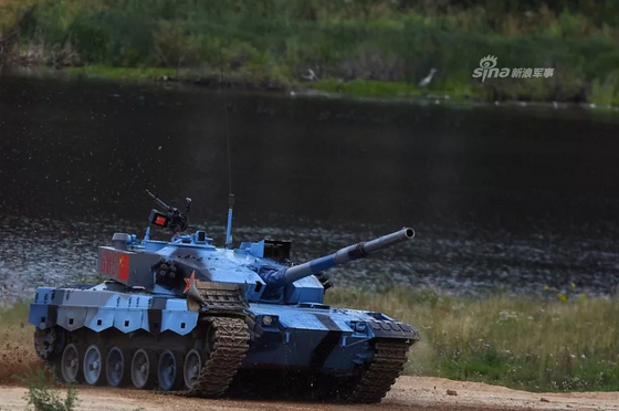“坦克兩項”半決賽中國小組奪魁，“海上登陸”接力賽暫居第一